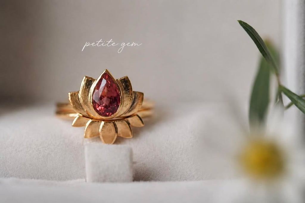 Nhẫn hoa sen đá Garnet giọt nước