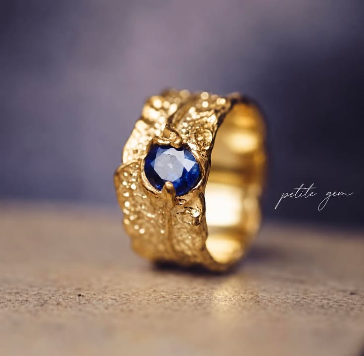 Nhẫn sapphire thô ráp làm tay