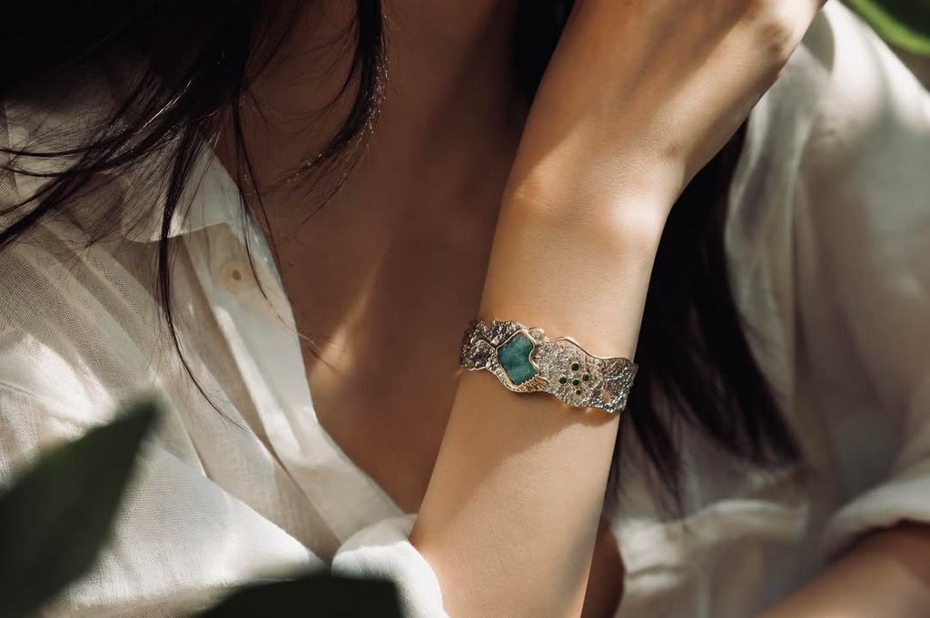 Vòng tay bạc emerald thô xanh