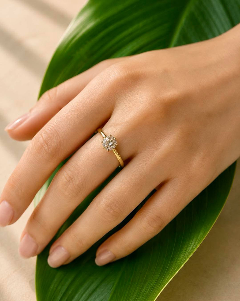 Nhẫn vương miện moisanite 6mm