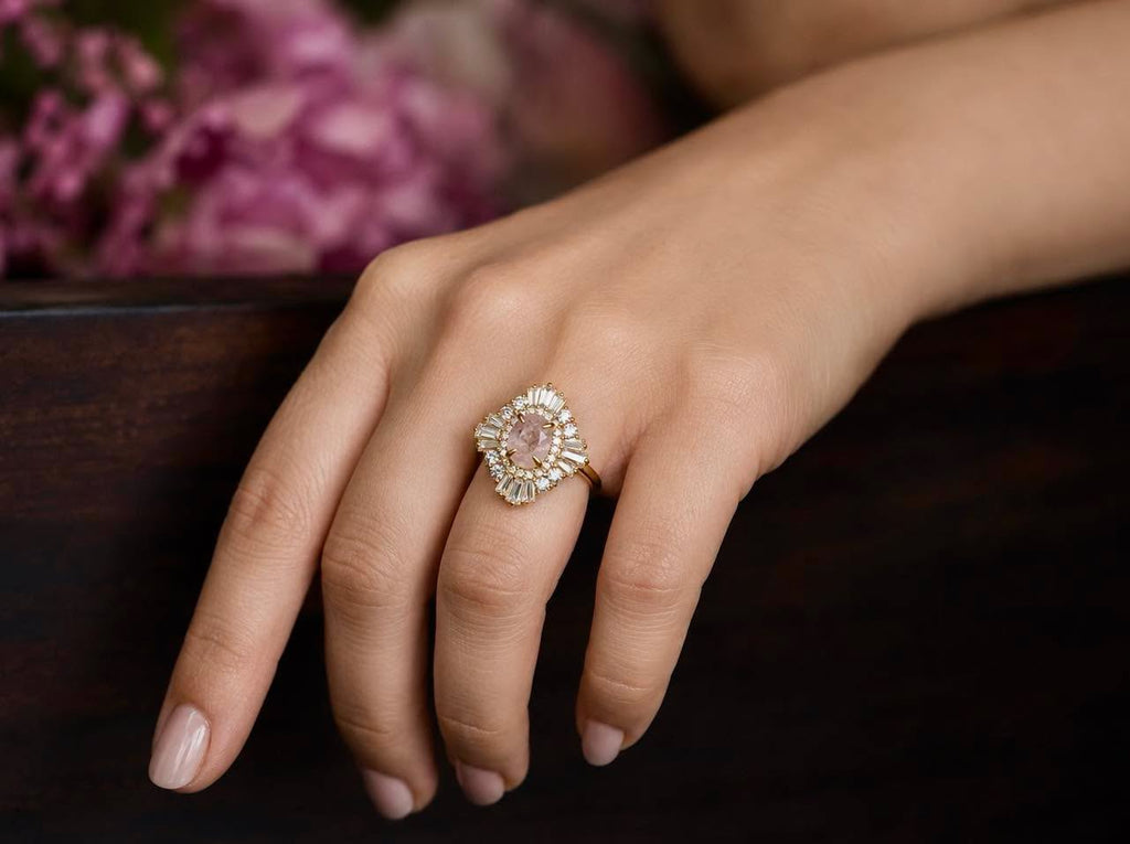 Nhẫn Morganite Oval Viền moissanite