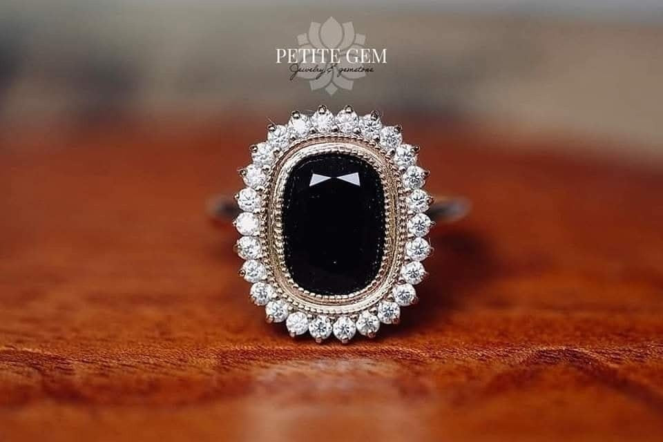 Nhẫn đá Tourmaline đen viền Moissanite