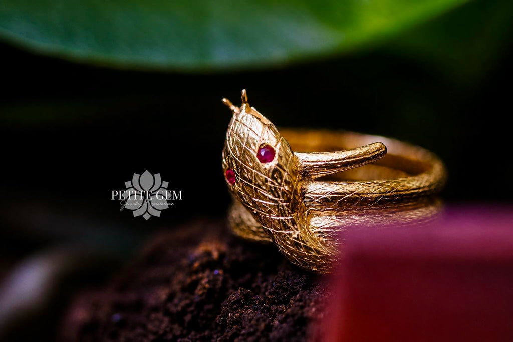 Nhẫn rắn 3 vòng motif mãng xà đá ruby vàng 10K