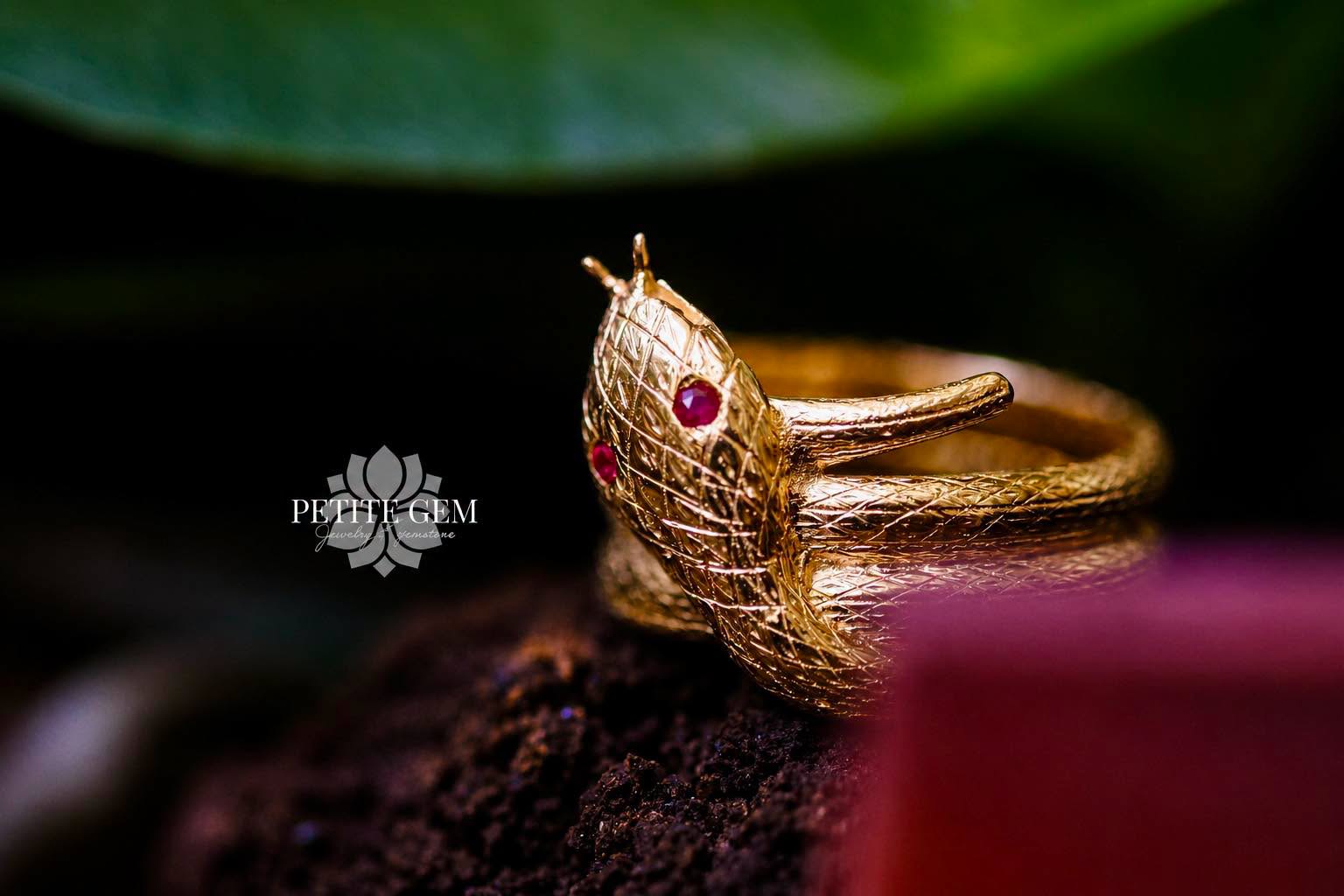 Nhẫn rắn 3 vòng motif mãng xà đá ruby vàng 10K