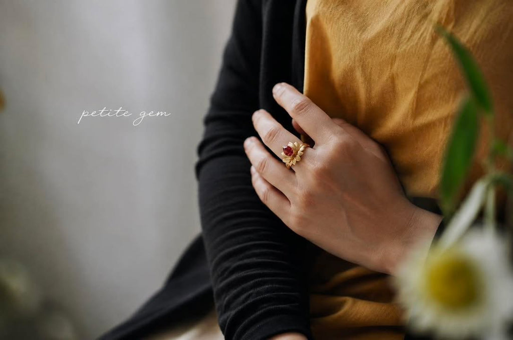 Nhẫn hoa sen đá Garnet giọt nước
