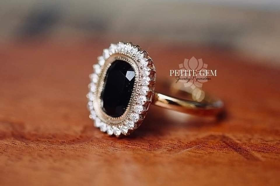 Nhẫn đá Tourmaline đen viền Moissanite
