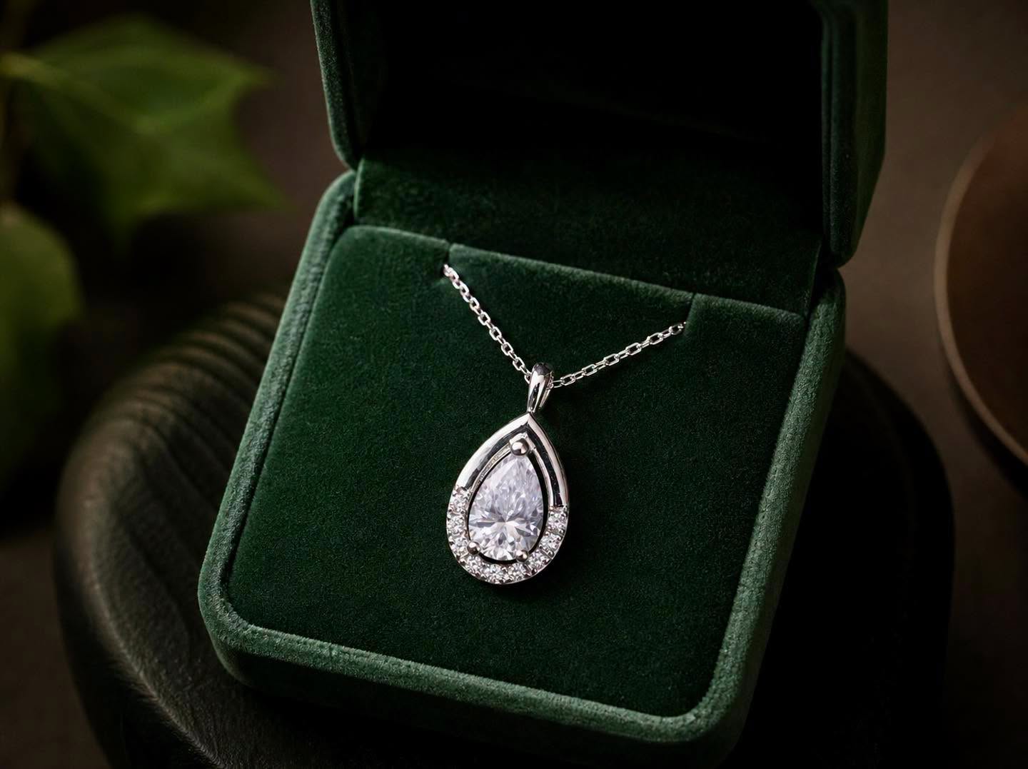 Mặt dây chuyền giọt nước moissanite cắt pear