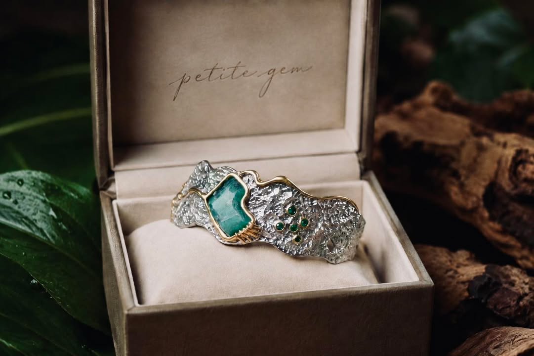 Vòng tay bạc emerald thô xanh
