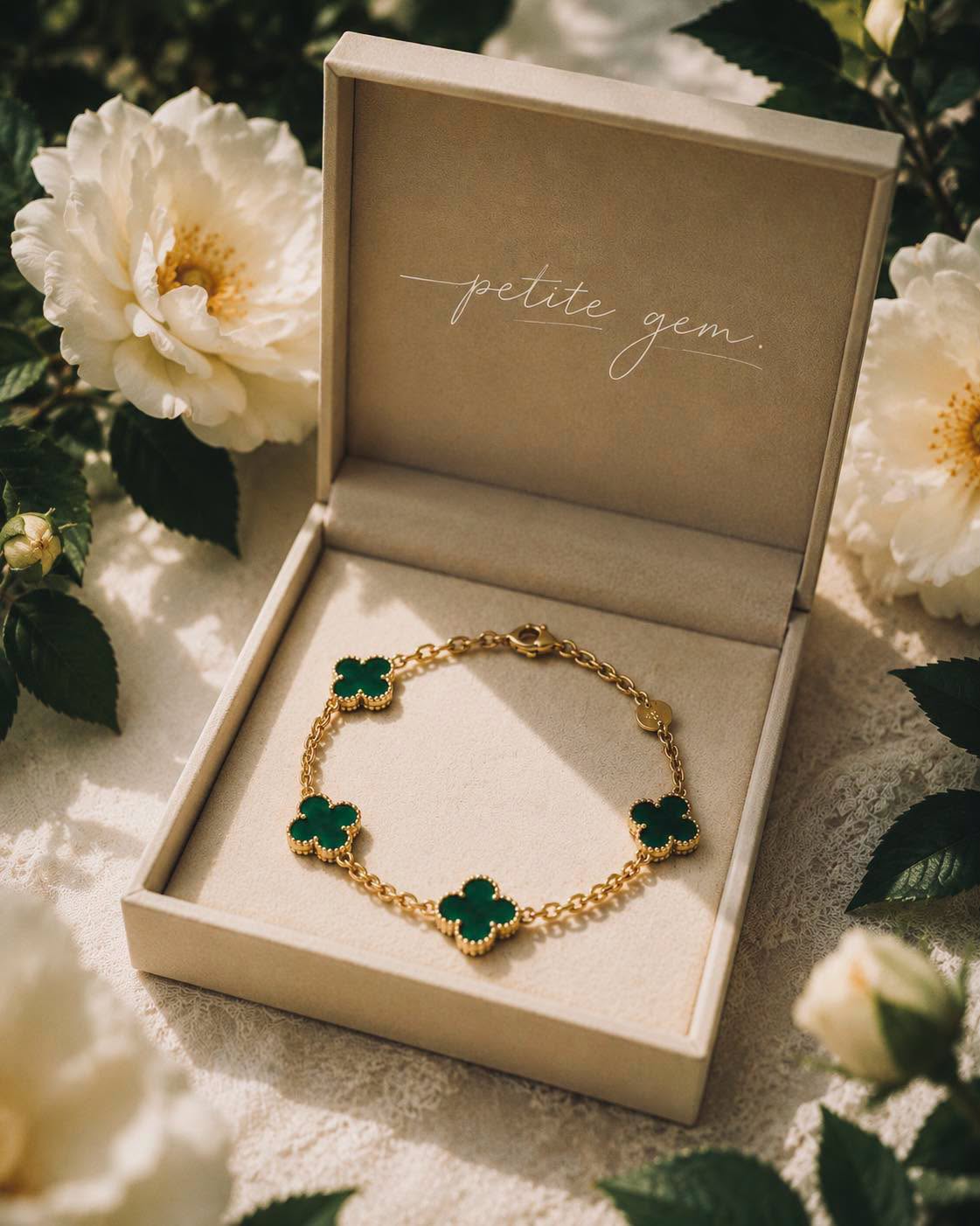 Vòng Tay Cỏ Bốn Lá Chalcedony