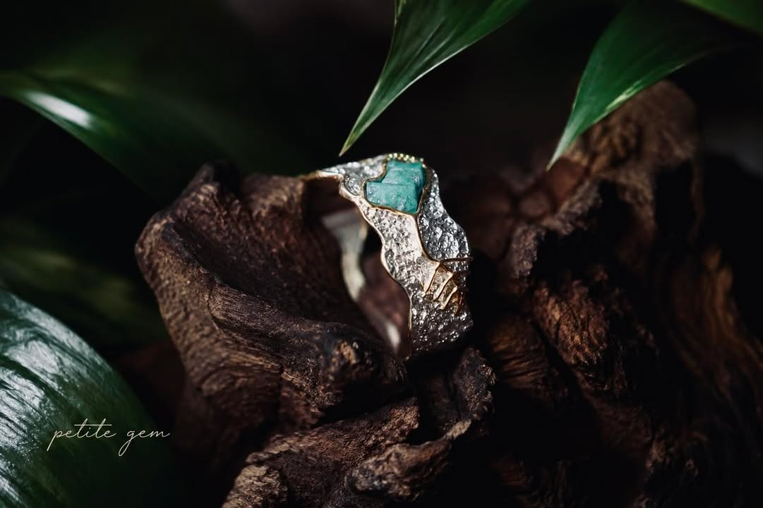 Vòng tay bạc emerald thô xanh