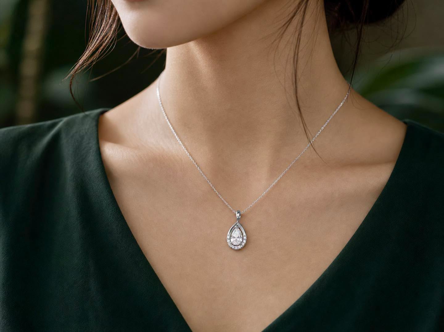 Mặt dây chuyền giọt nước moissanite cắt pear
