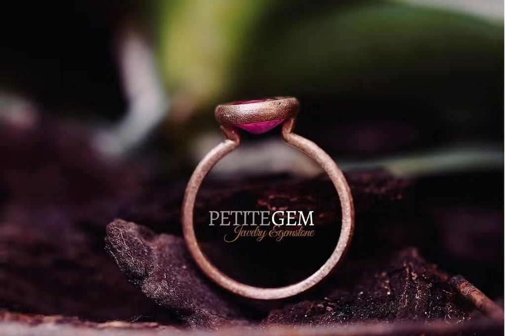 Nhẫn đá ruby thô oval màu đỏ hồng