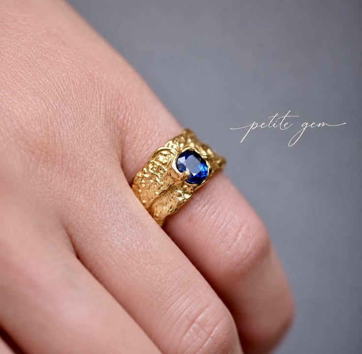 Nhẫn sapphire thô ráp làm tay