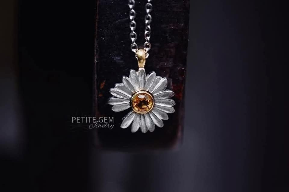 Dây chuyền Hoa cúc – Đá Citrine tròn vàng ấm