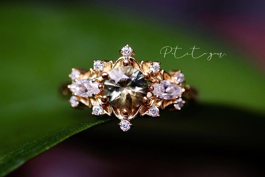Nhẫn Sapphire Xanh Vàng Cốm