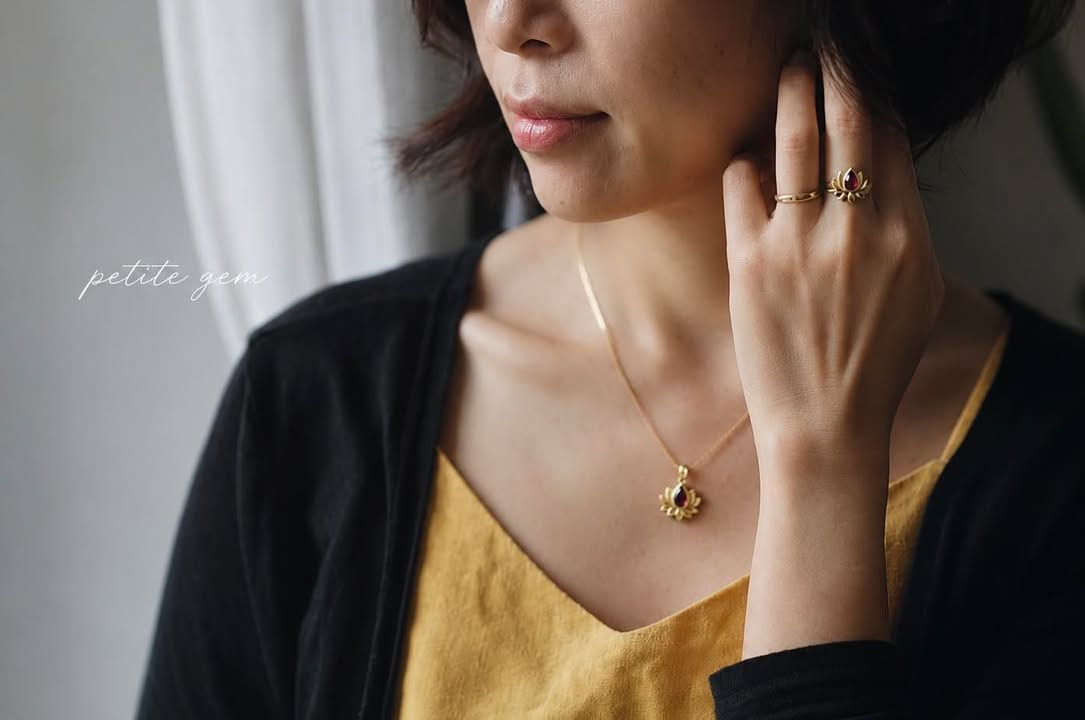 Nhẫn hoa sen đá Garnet giọt nước