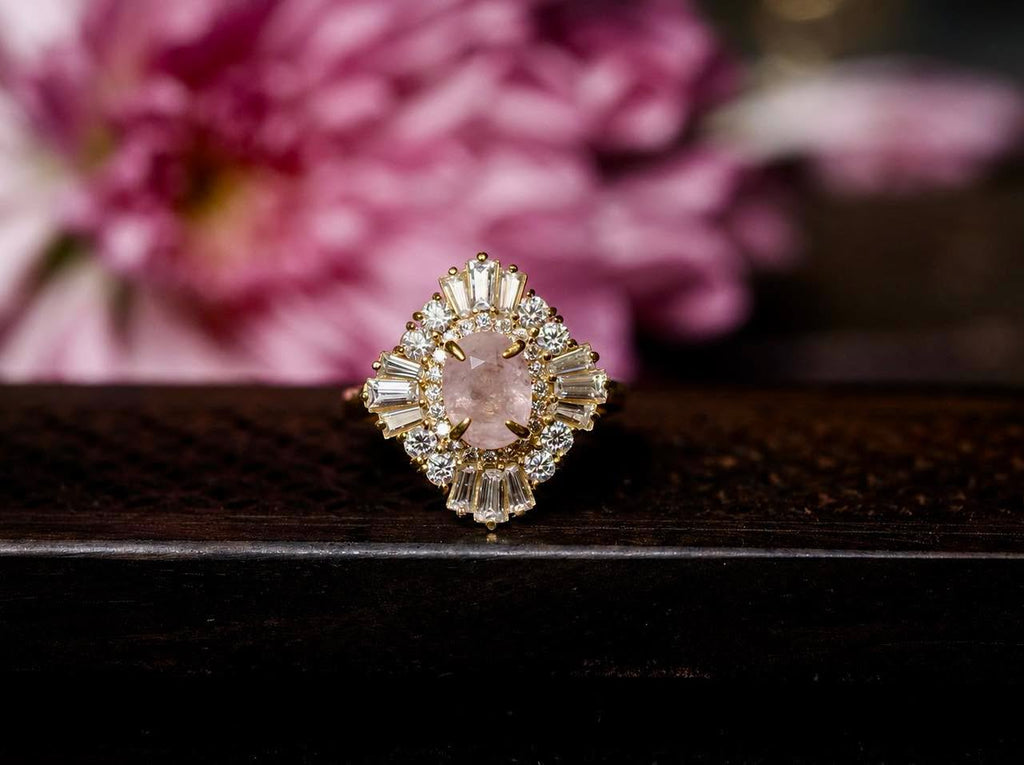 Nhẫn Morganite Oval Viền moissanite