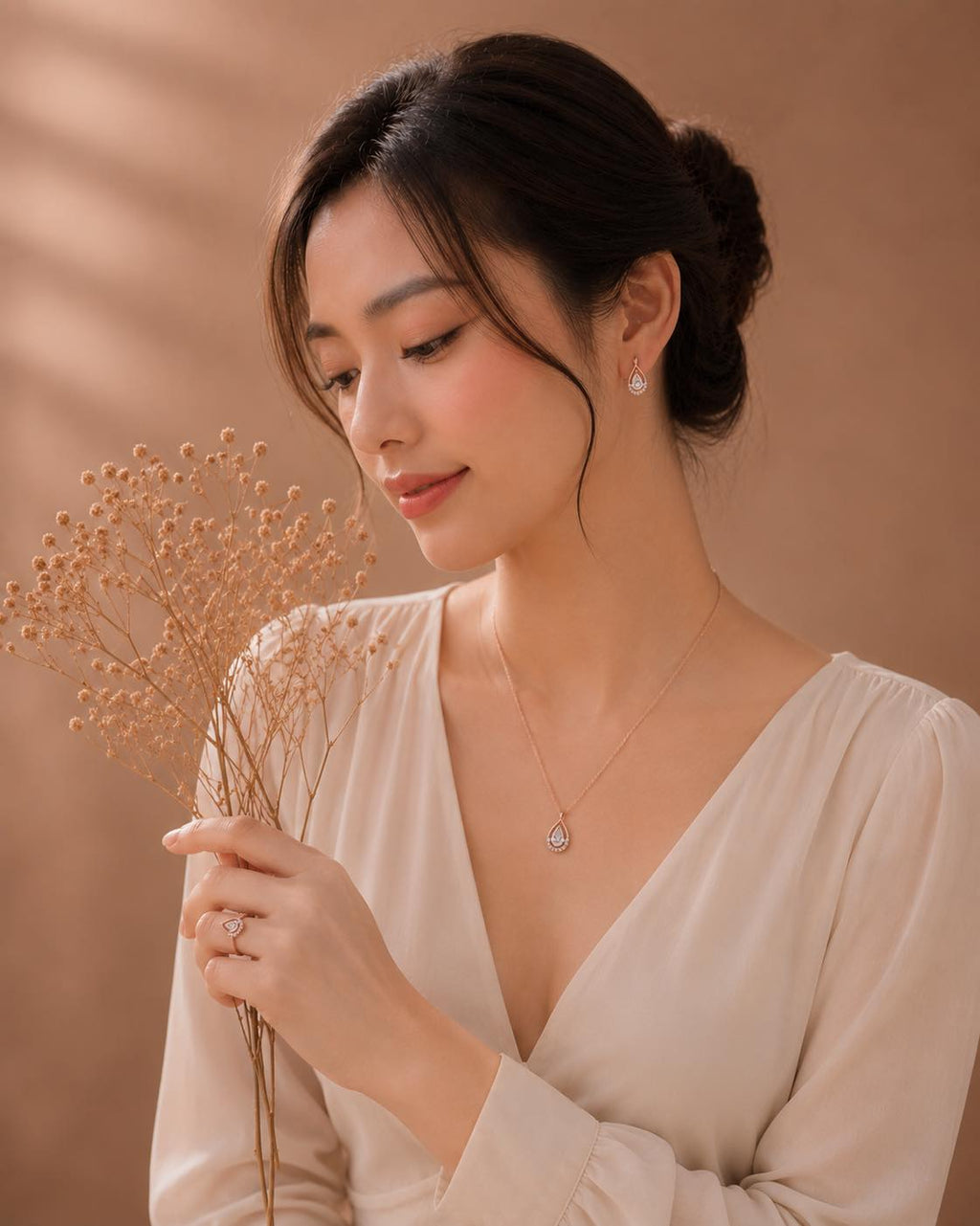 Bộ trang sức mặt dây và bông tai giọt nước đá moissanite trắng viền đá nhỏ bạc vàng tourmaline