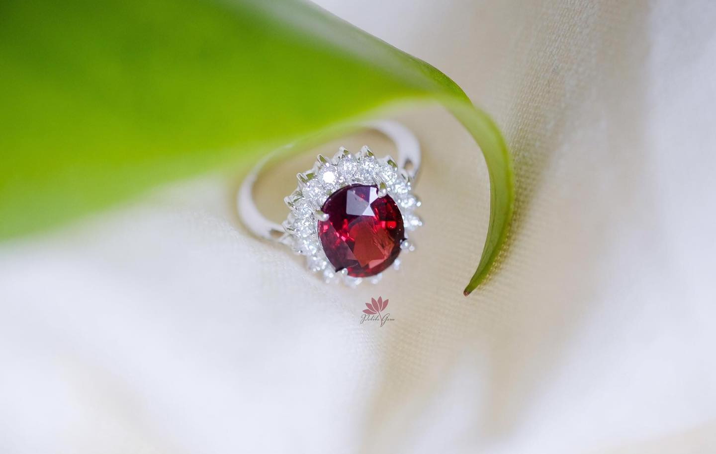 Nhẫn Garnet & Moissanite