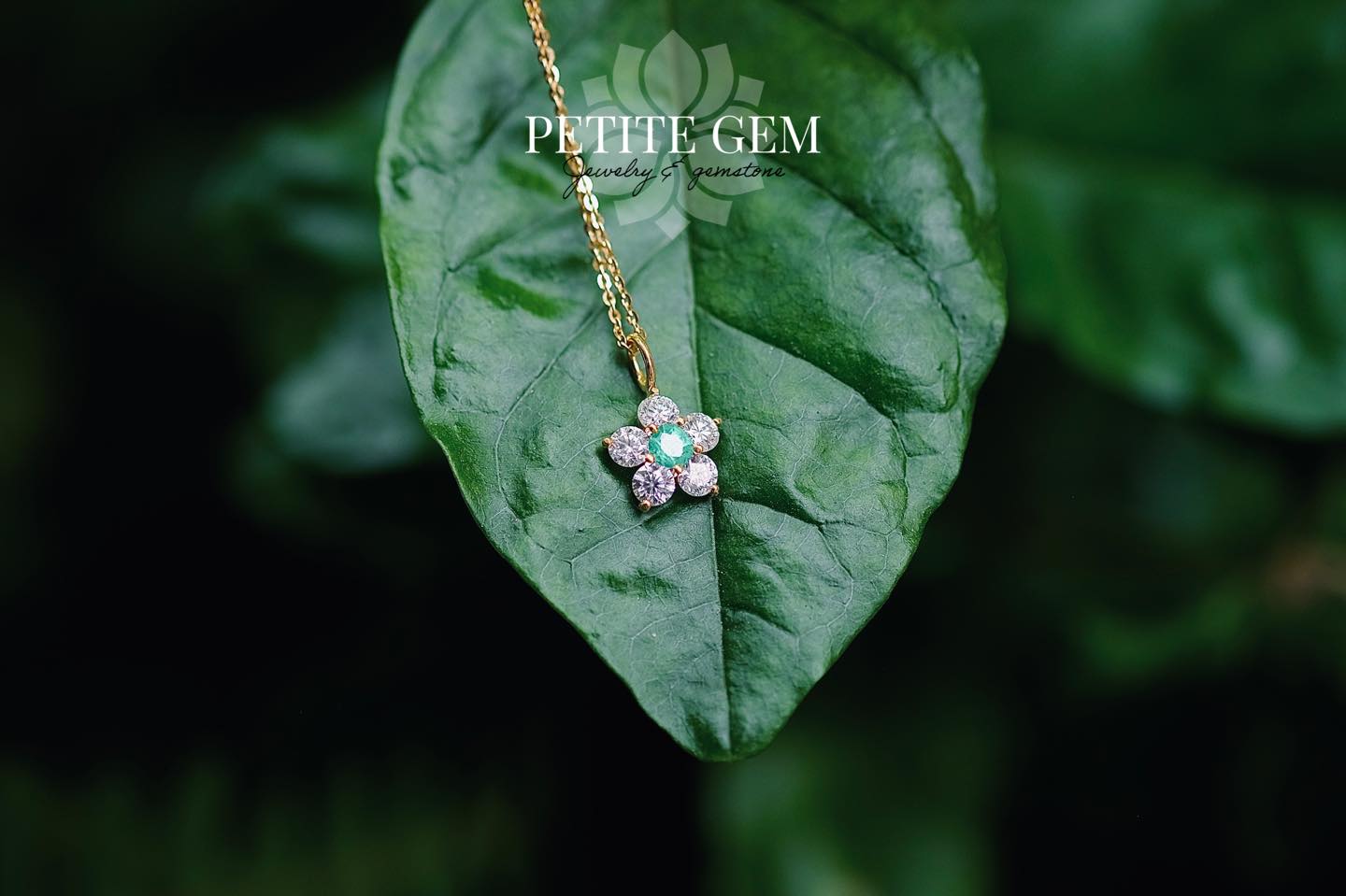 Mặt dây chuyền hoa ngọc lục bảo & moissanite