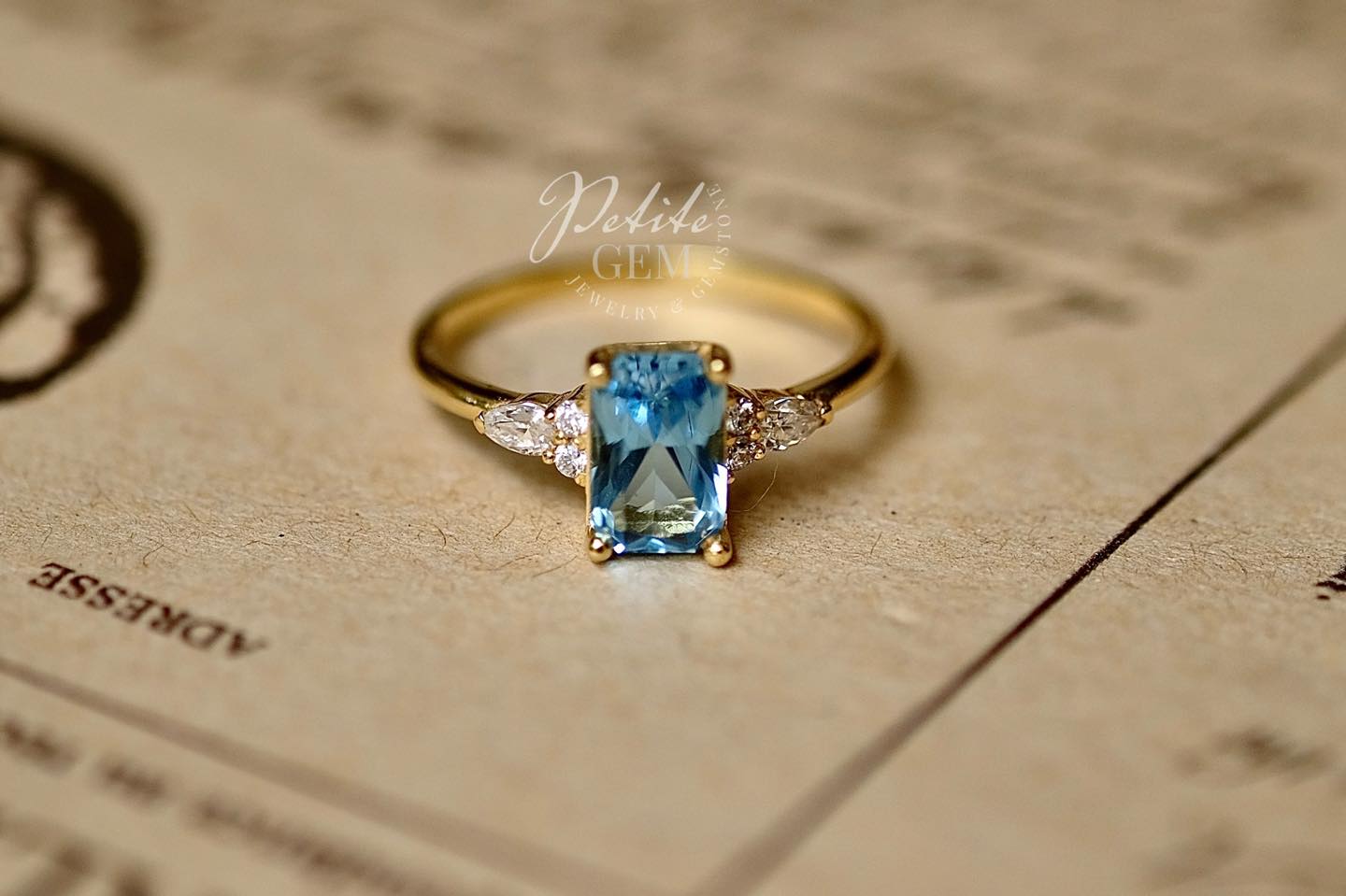 Nhẫn đá topaz 5x8mm