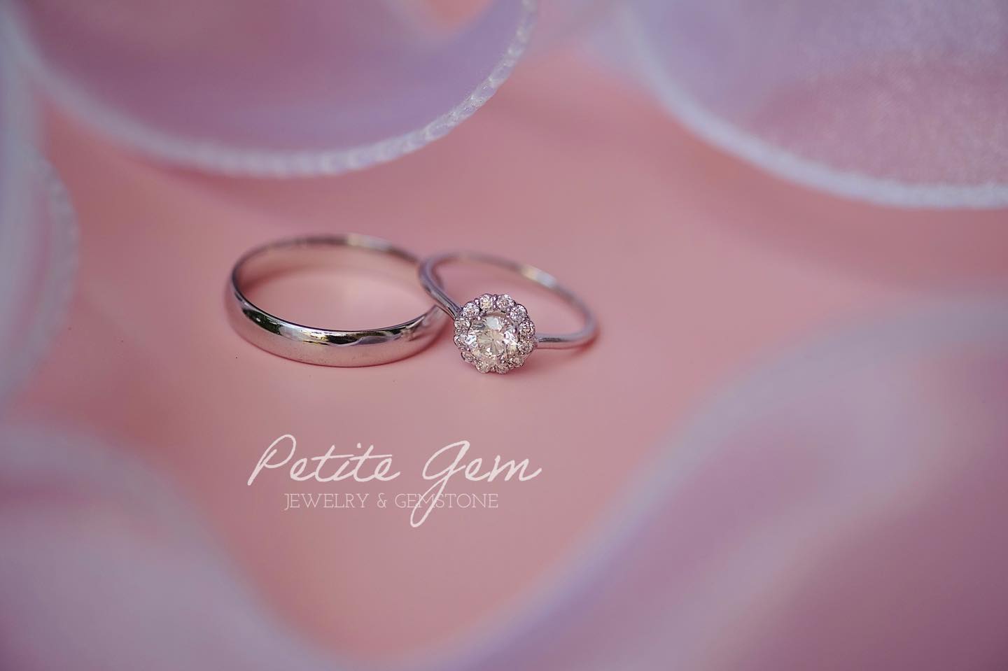 Bộ nhẫn cưới Petite Gem – Đá chủ moissanite 6mm
