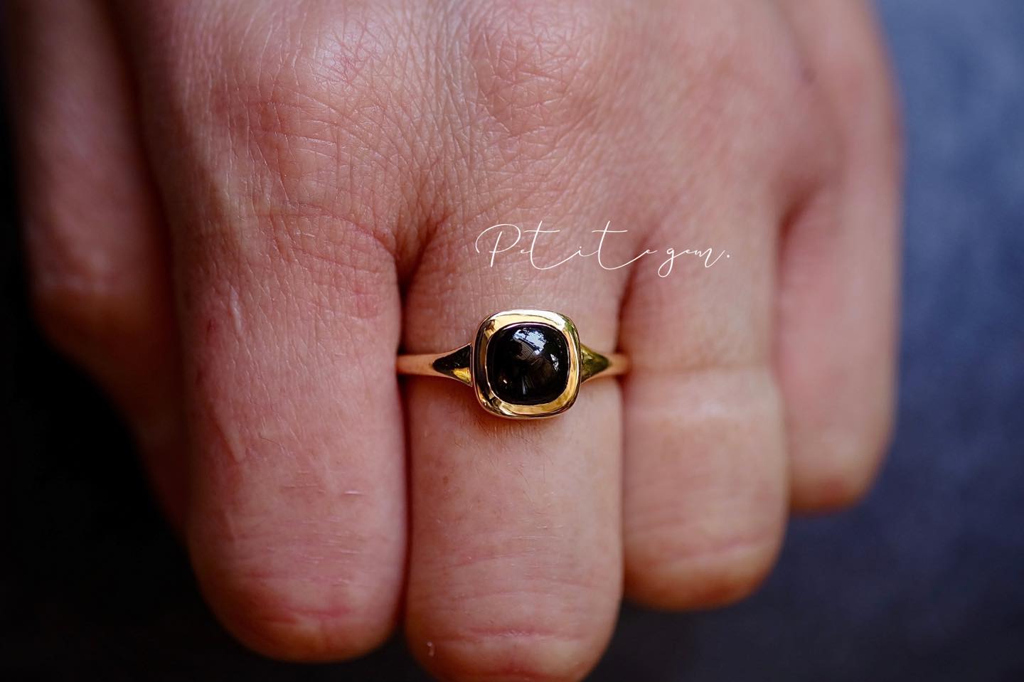 Nhẫn Onyx Đen 7mm – Tối giản & Bí ẩn