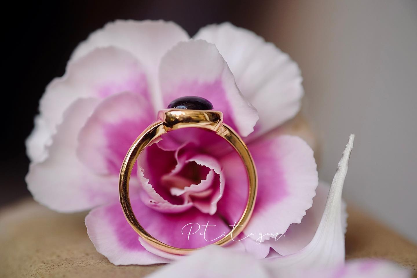 Nhẫn Onyx Đen 7mm – Tối giản & Bí ẩn