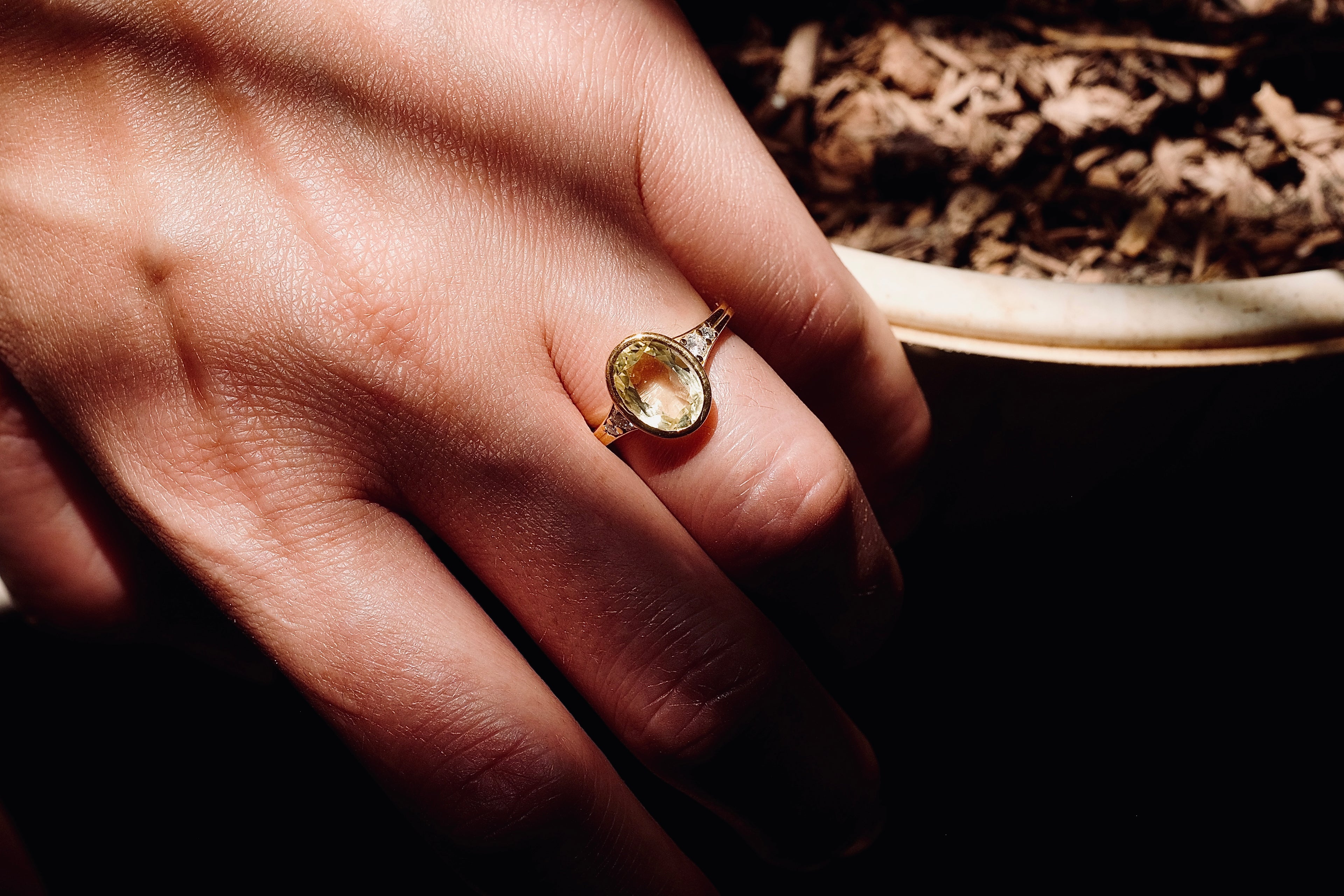 Nhẫn Lemon Quartz 8×10mm – Dịu dàng và rực rỡ
