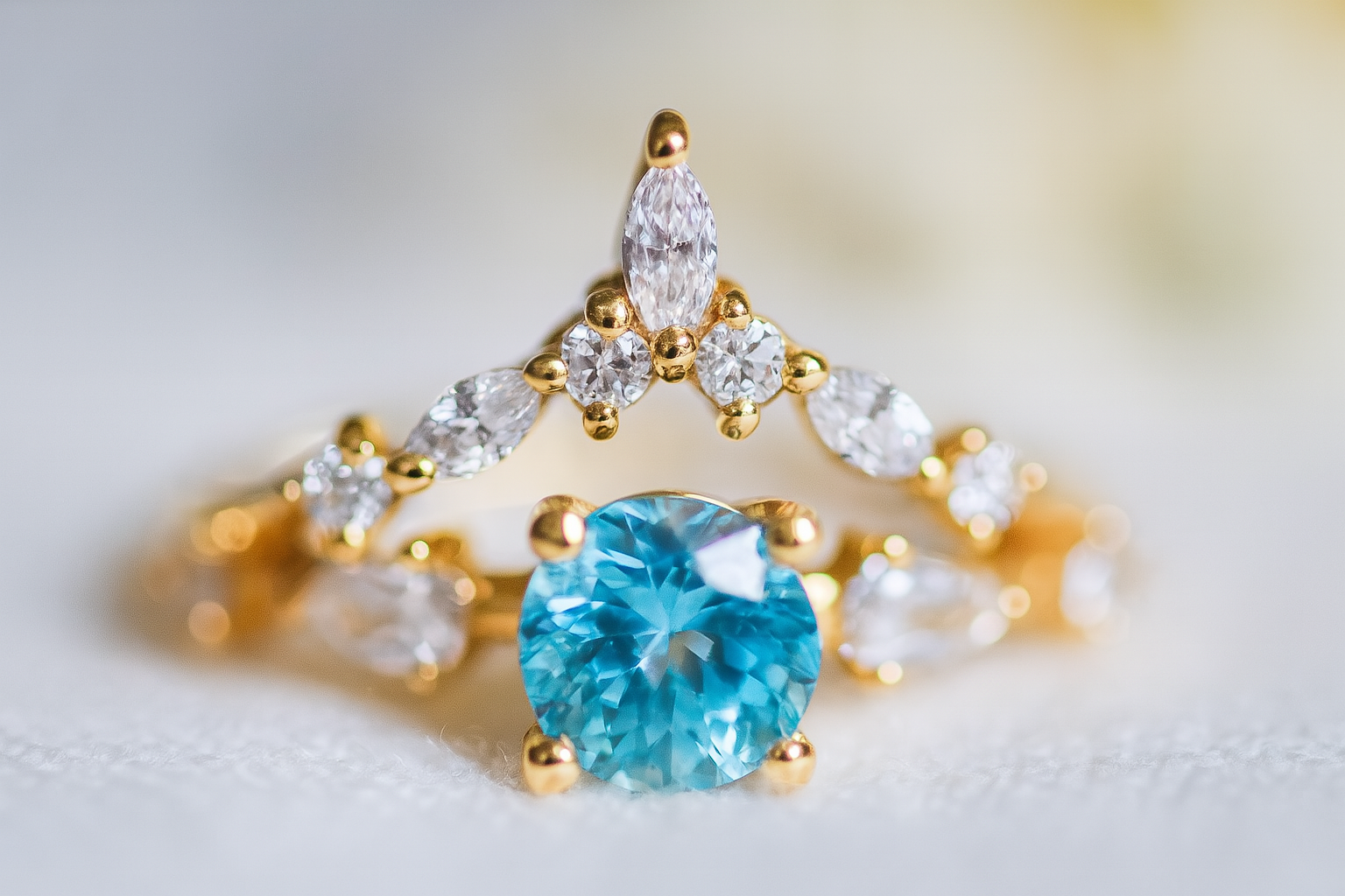 Nhẫn vương miện Topaz xanh thiên nhiên – Vàng/Bạc