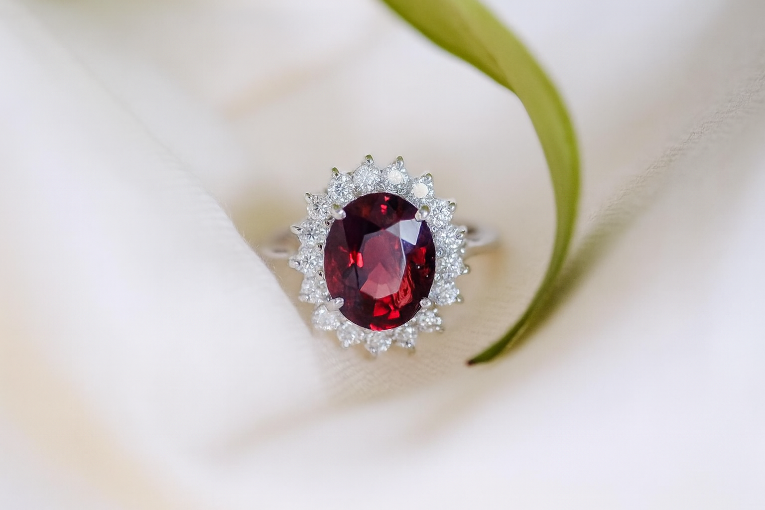 Nhẫn Garnet & Moissanite