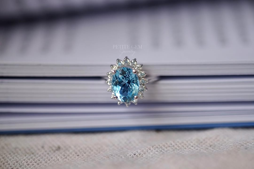Nhẫn topaz oval viền moissanite 7*9 · pg-facebook:1104231044314138 · batch:0521008e:3